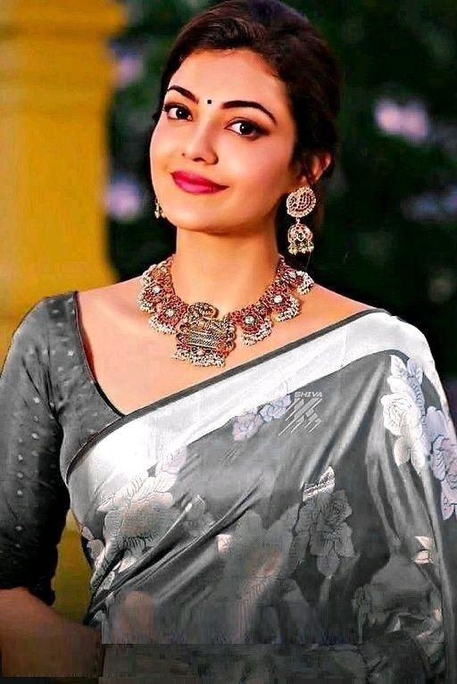 Gorgeous  Jacquard Weaving Banarasi Silk Blend Sarees Roposo Clout