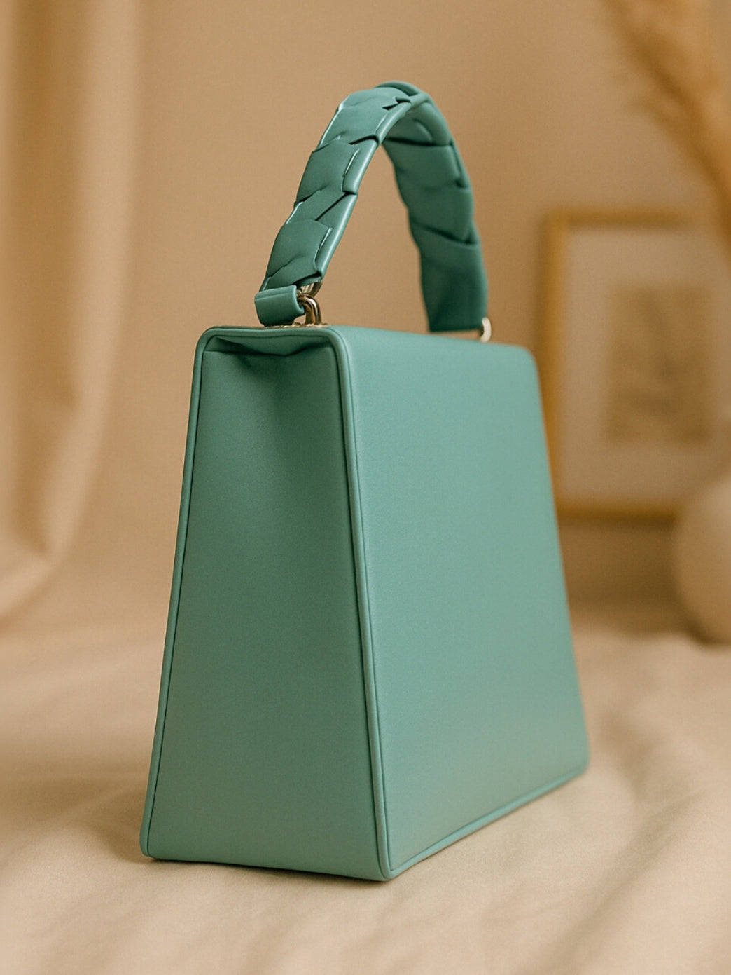 Trendy Light Green Leather Handbag for Women - Elegant & Modern Design tubamart.shop